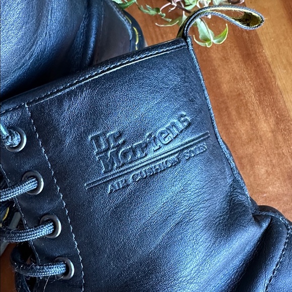 Dr Martens 1460 black leather boot w/canary yellow stitching/air ware sole. Sz 8 - Picture 7 of 11